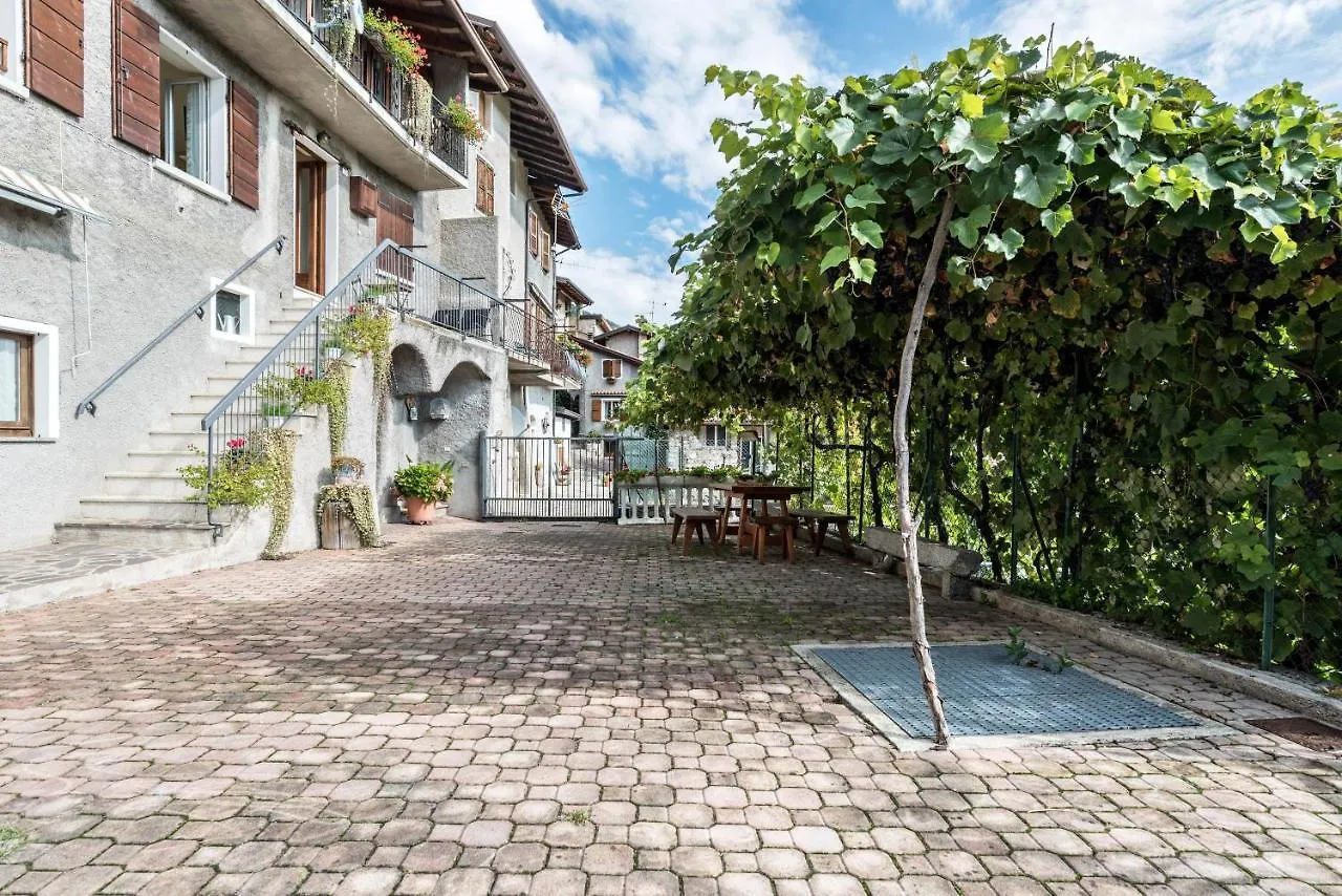 Apartment Casa Vacanze Voiandes Tremosine Italy